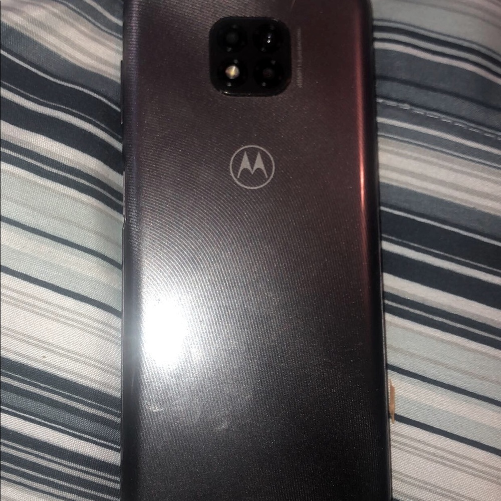 2021 Motorola g power, unlocked and works. It’s pretty much brand new